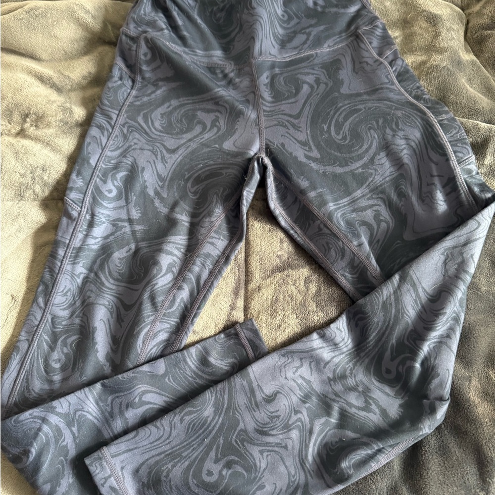 Senita Athletics Navy Swirl Leggings size medium